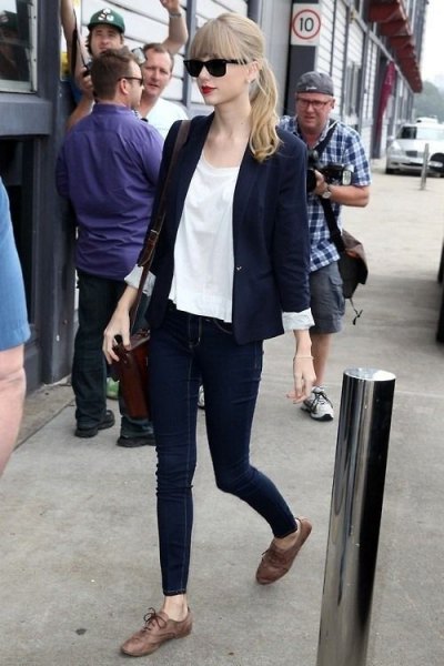 dark blue blazer with white chiffon blouse and gray oxford shoes