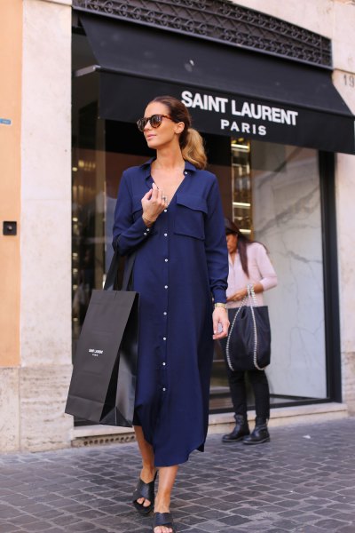 Navy blue buttoned maxi shift dress with heeled open leather sandals