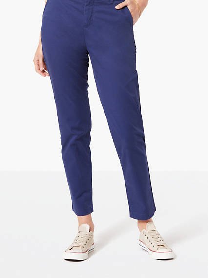 dark blue, short chinos with a white blouse