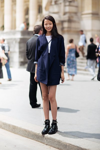 Navy blue longline blazer with white t-shirt and high waisted mini skirt