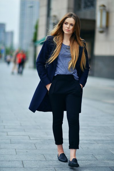Long navy blue coat with black cuffed jeans and casual loafers