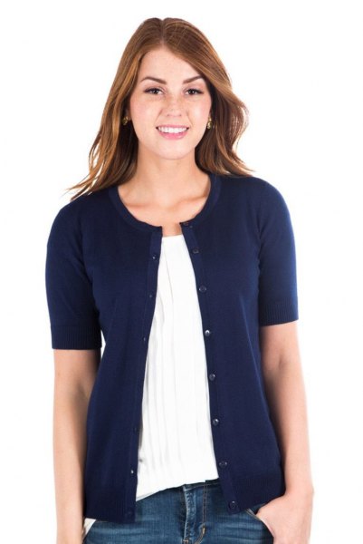 Navy blue short-sleeved cardigan with white pleated blouse