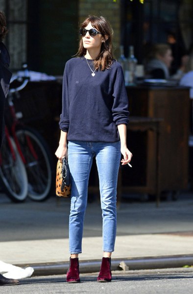 Navy blue sweatshirt with light blue skinny jeans and burgundy suede boots