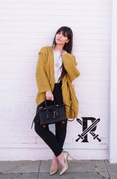 Oversized mustard knit cardigan with black jeans and gold heels