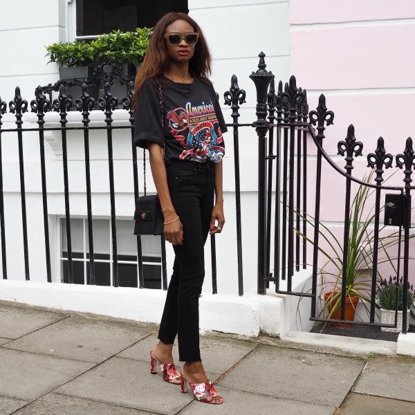 Oversized printed t-shirt with black ankle slim fit jeans