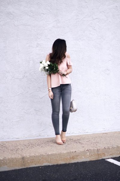 Light pink off the shoulder top with gray skinny jeans