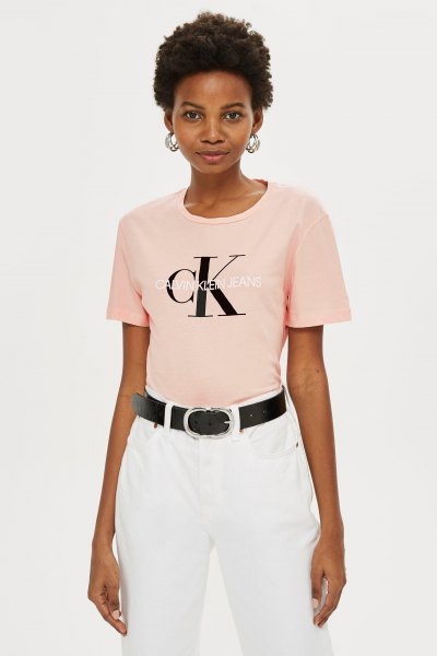 Light pink fitted graphic tee with white straight leg jeans