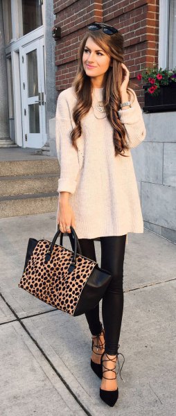 Light pink knitted tunic sweater with black skinny leather pants