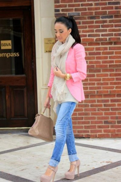 pink blazer with blue slim fit cuffed jeans and high heels