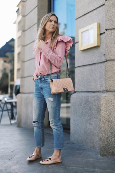 Pink shirt with ruffles on the shoulder and short jeans
