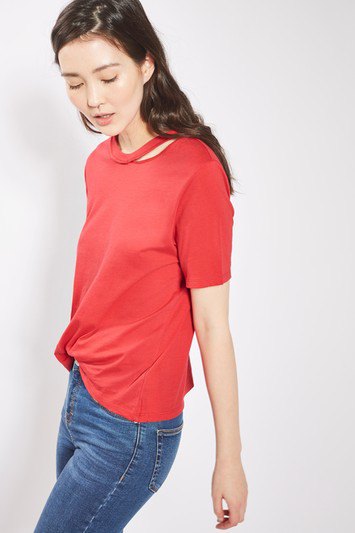 Red cut out t-shirt with blue slim fit jeans and sneakers