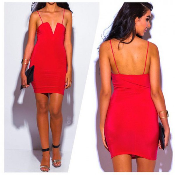 Red, figure-hugging mini dress with spaghetti straps, a V-neckline and open heels