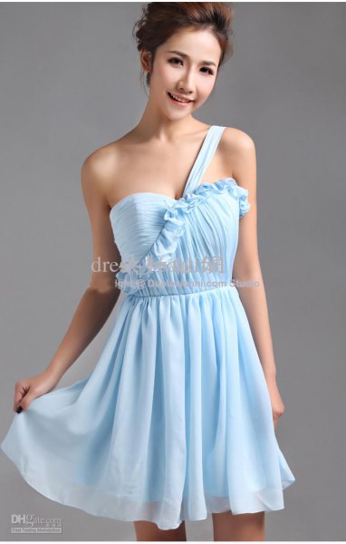 Fitted, flared chiffon mini dress with one strap and sweetheart neckline
