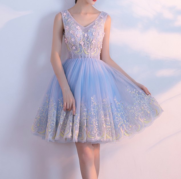 Sleeveless, slim fitting mini dress made of light blue chiffon