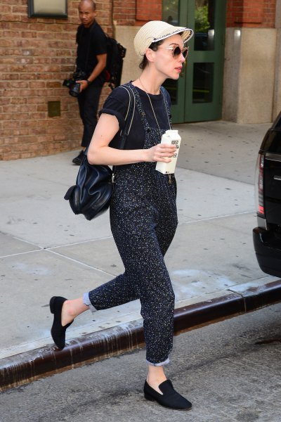 T-shirt with patterned black jumpsuit and leather bag