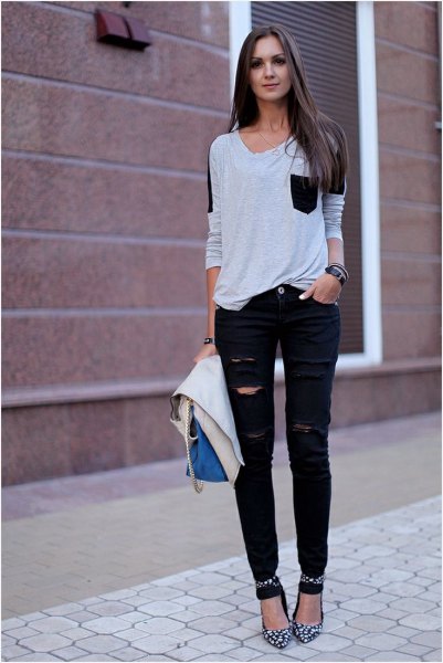 White and black t-shirt with front pockets, ripped jeans and ankle
strap heels