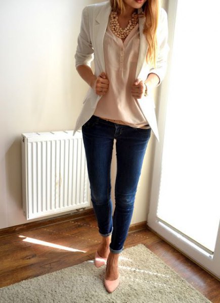White blazer with peachy linen shirt and skinny jeans