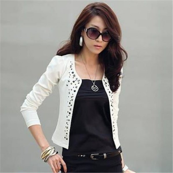 White cotton blazer with a floral pattern and a black outfit