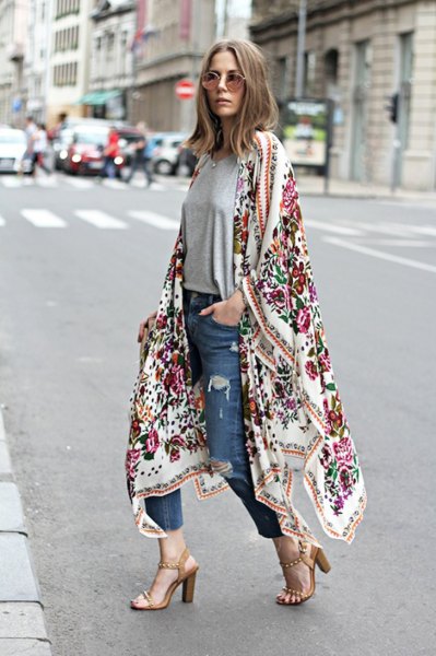 White floral maxi cardigan and blue slim-fit cropped jeans