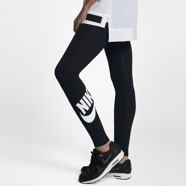White oversized sports t-shirt with high waist black Nike leggings