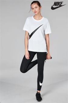 white oversized t-shirt with black nike running tights