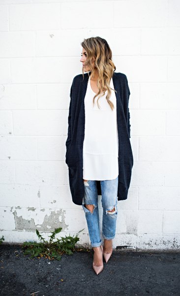 White, long blouse with a scoop neckline and a long, deep blue cardigan
