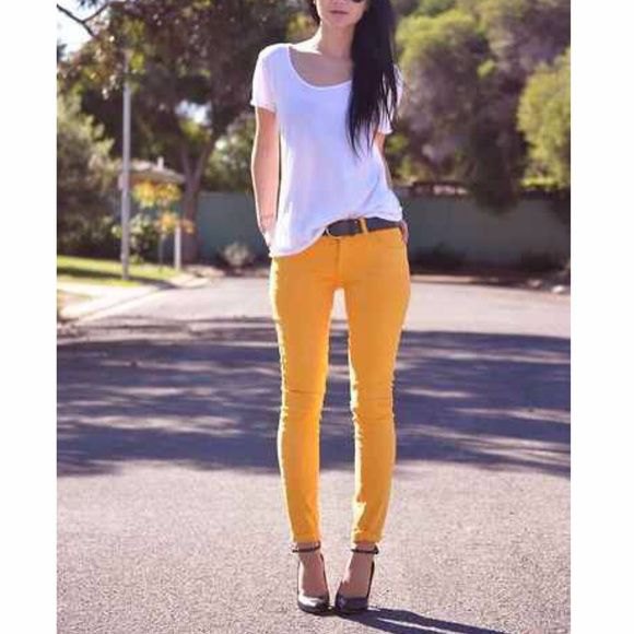 White slim fit t-shirt with a scoop neck and skinny pants