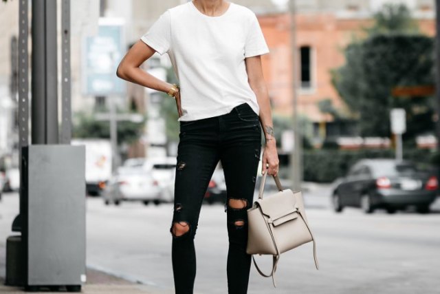 White t-shirt with black ripped skinny jeans and light pink leather handbag