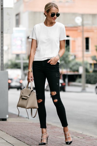 White t-shirt with black skinny jeans and strappy sandals
