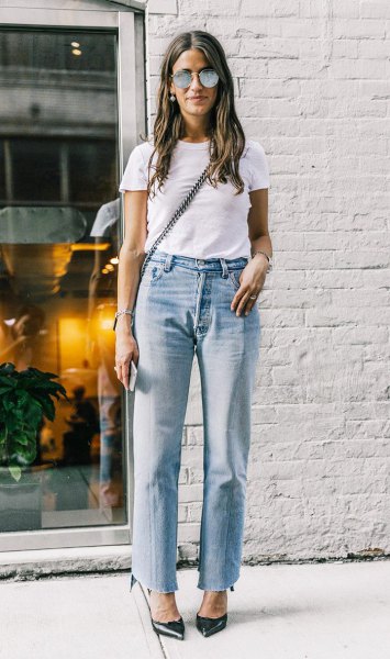 White t-shirt with light blue jeans and black heels