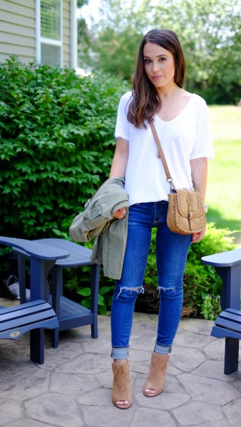 White v-neck t-shirt and blue ripped cuffed knee jeans
