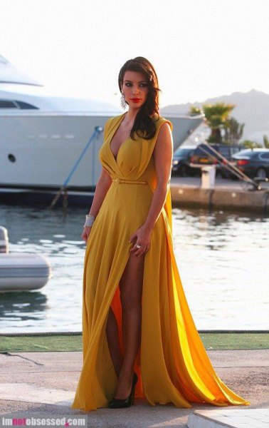 Yellow chiffon floor-length dress with a high slit and a deep
V-neckline