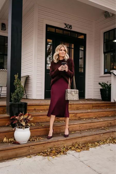How to Style a Burgundy Skirt: Outfit
Ideas for Every Occasion