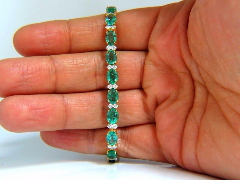 Make a style with attractive Emerald bracelets