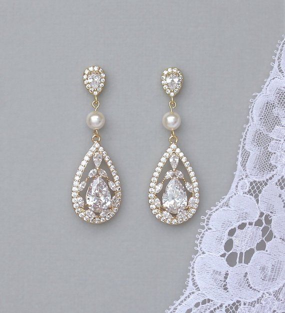 Choose stylish and elegant gold chandelier earrings for wedding
