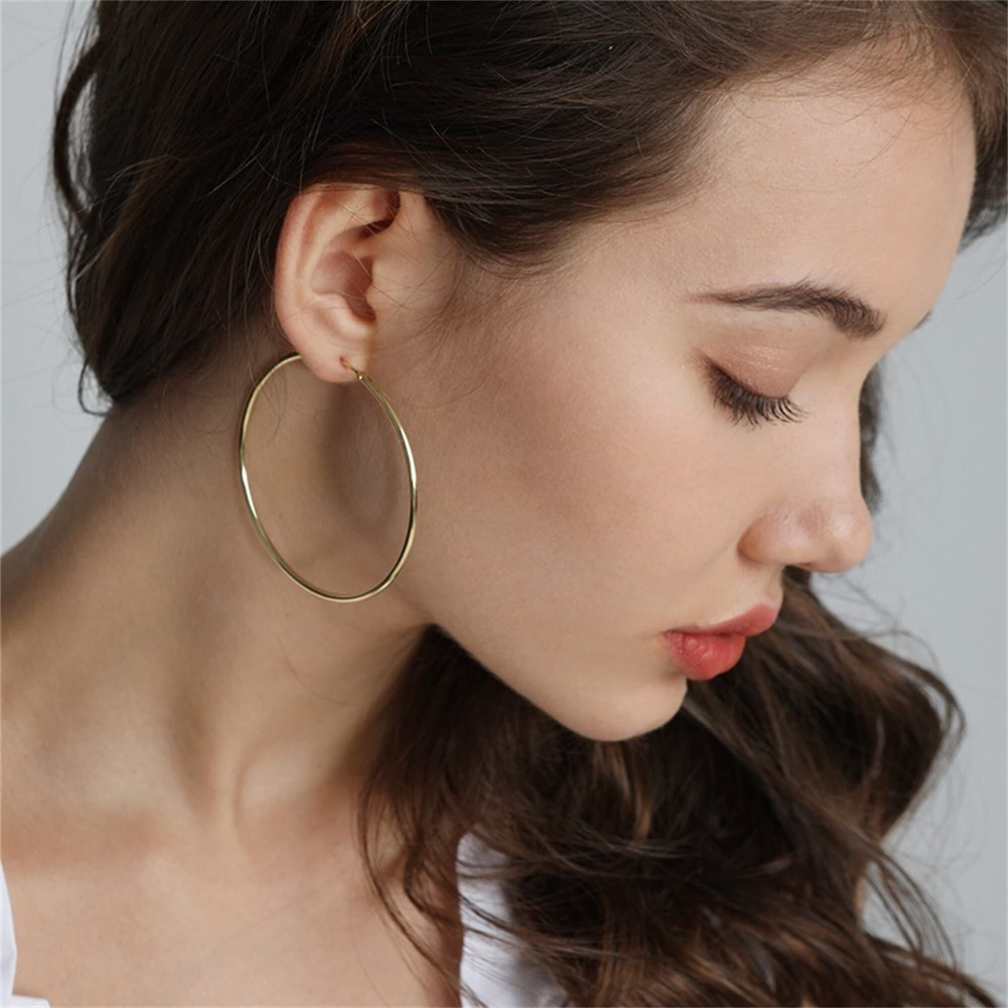 The Ultimate Guide to Wearing Large Hoop
Earrings