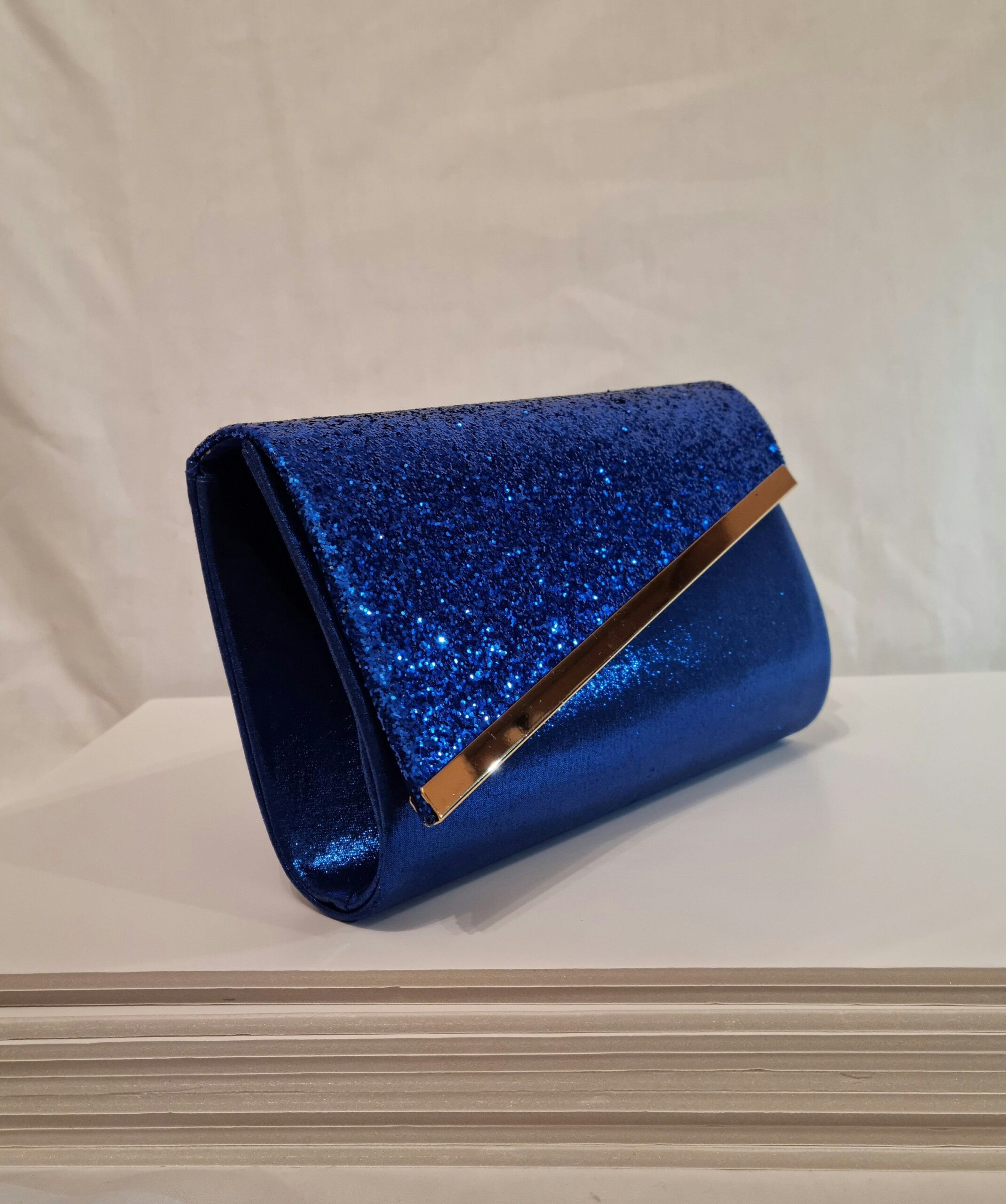 13 Amazing Royal Blue Purse Outfit Ideas: Style Guide