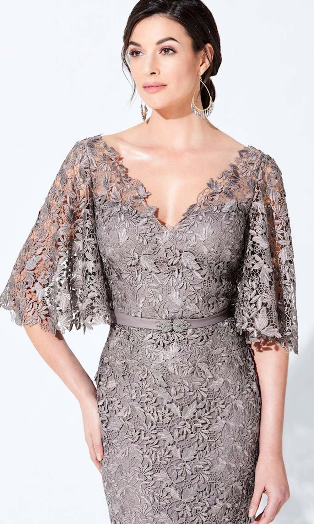 Stunning V Neck Lace Dress Styles for
Every Occasion