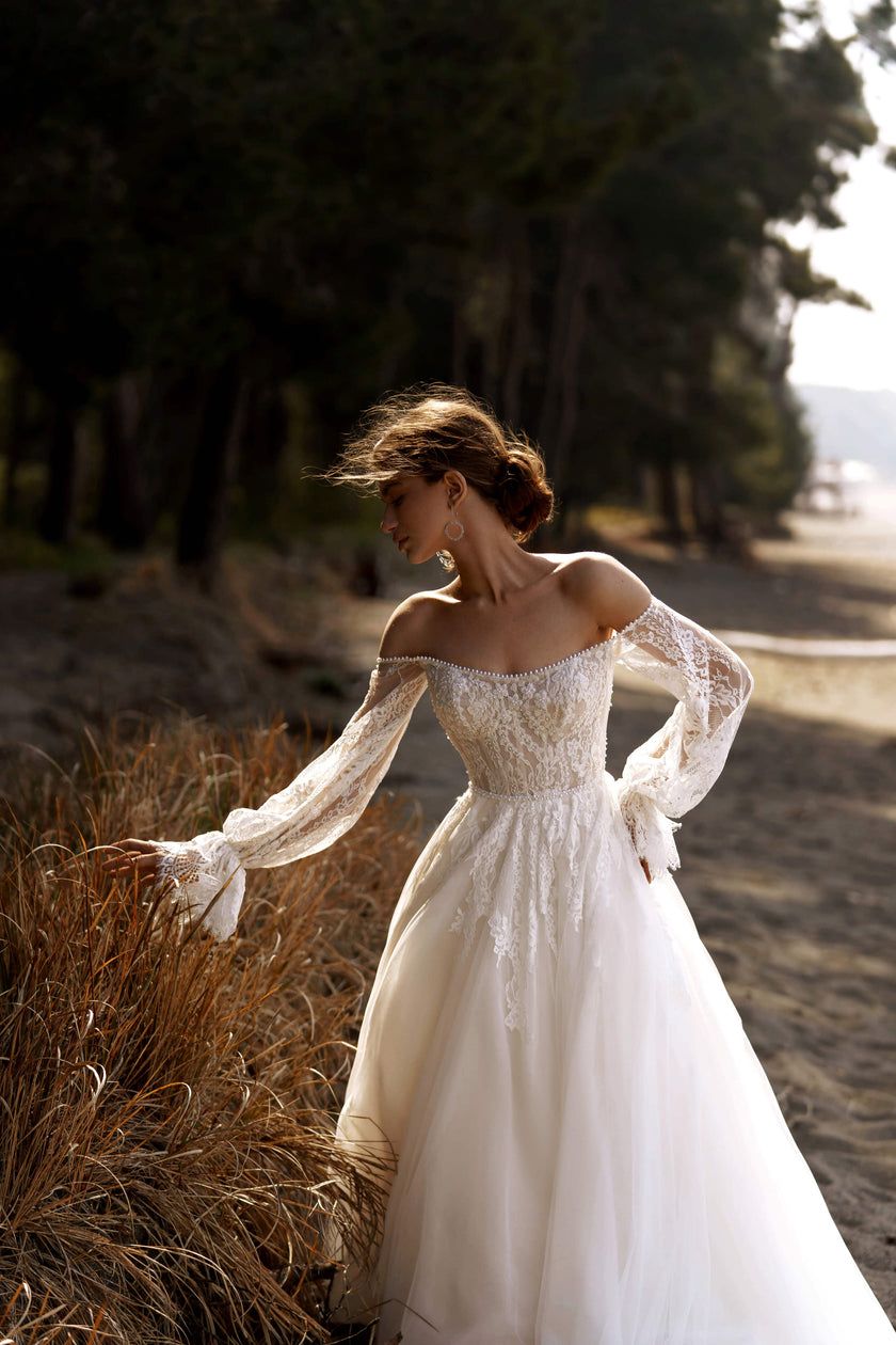 Timeless Elegance: The Beauty of Vintage
Lace Wedding Dresses