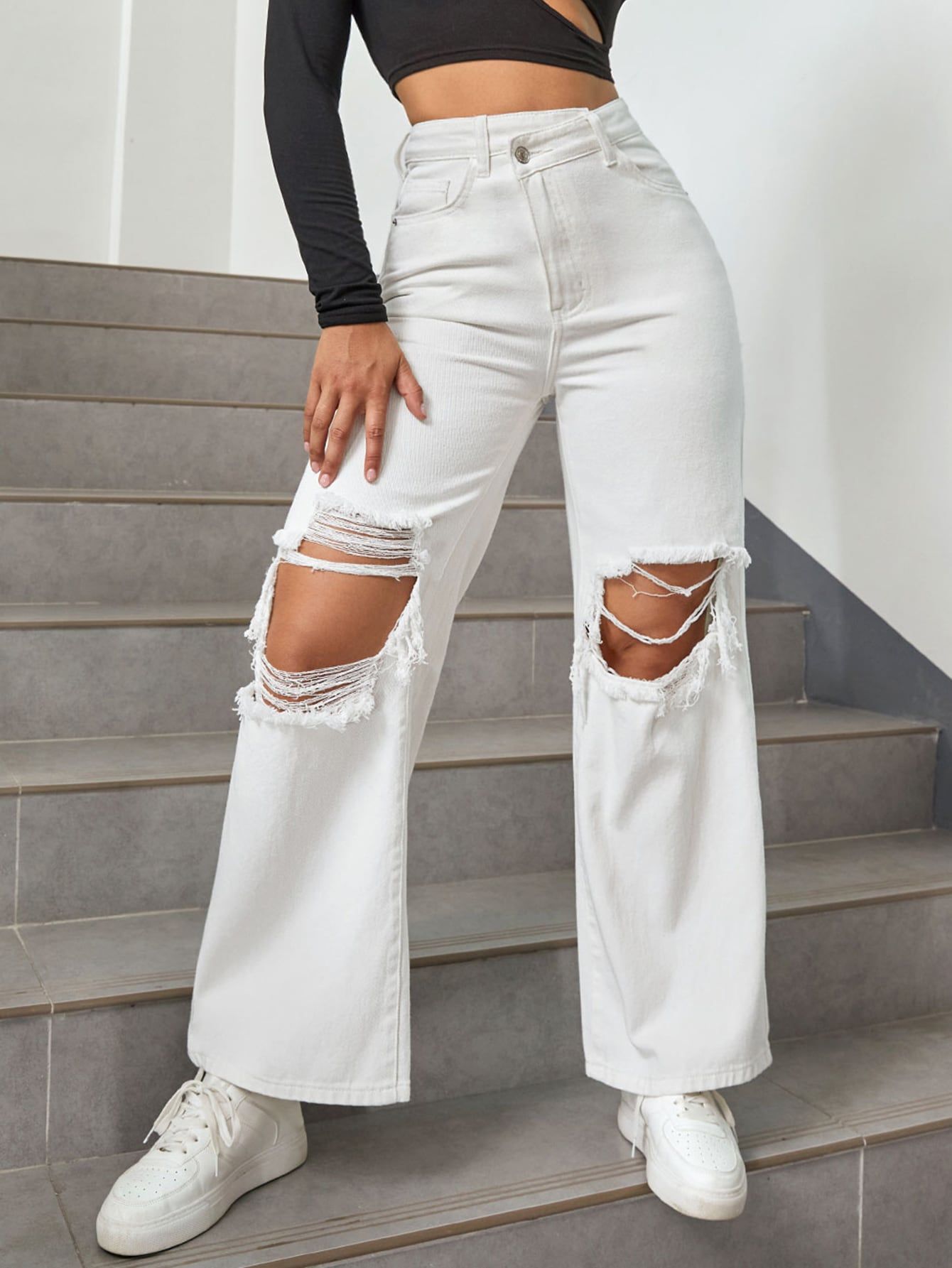 How to Wear White Ripped Jeans: Top 15
Cool & Refreshing Outfits for Ladies