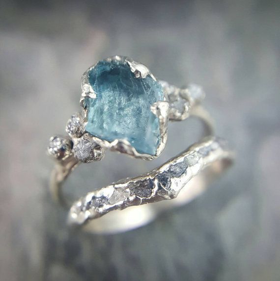 The Timeless Elegance of Aquamarine
Rings: A Guide to Choosing the Perfect Piece