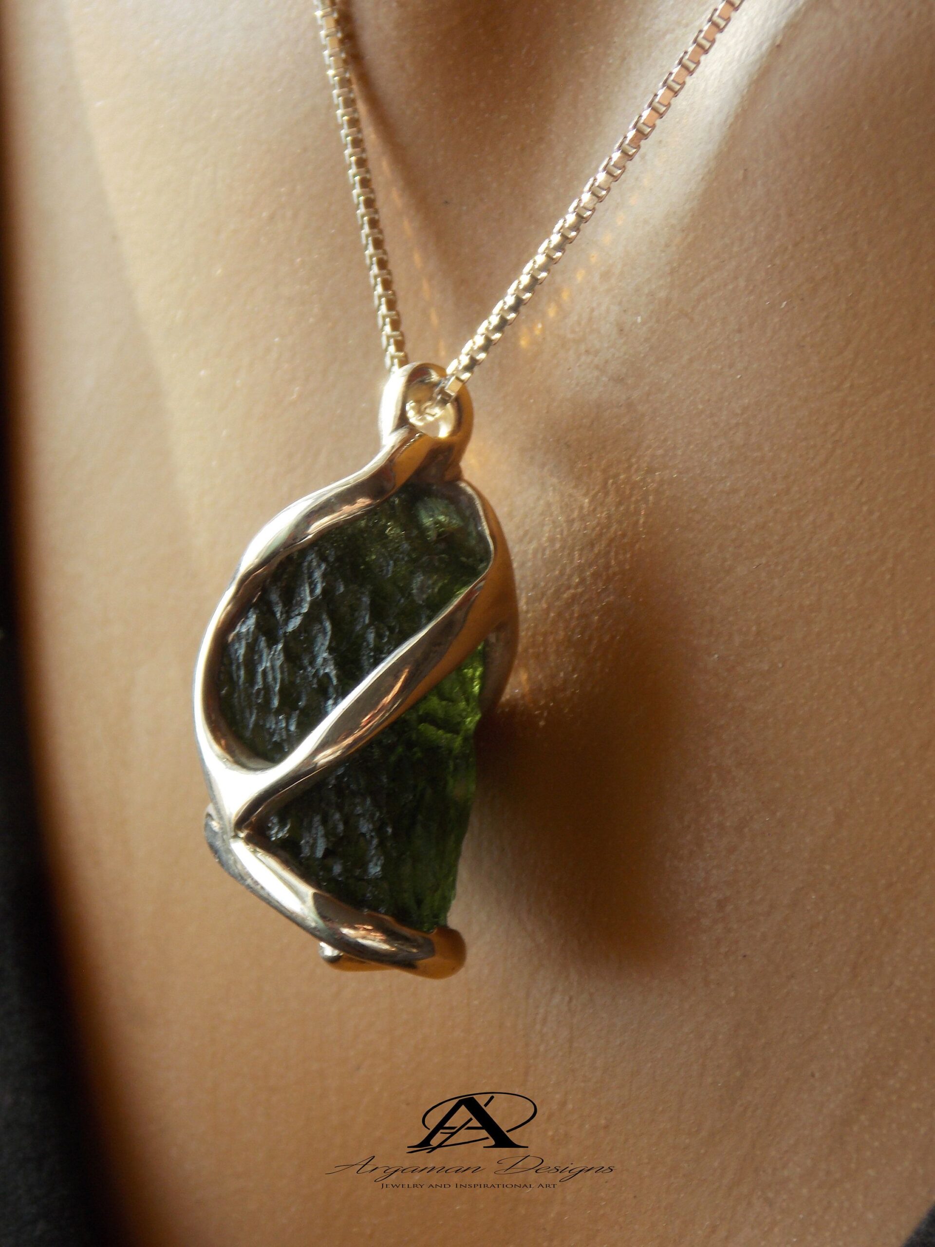 The Beauty of Gemstone Pendants: A Guide
to Choosing the Perfect Piece