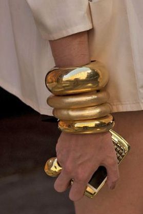 A Guide to Choosing the Perfect Gold
Bangles