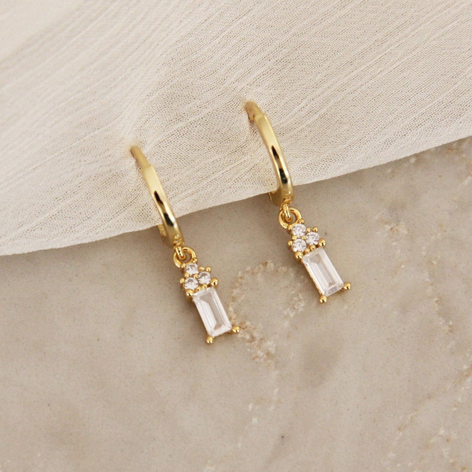 Timeless Beauty: The Allure of Gold
Dangle Earrings