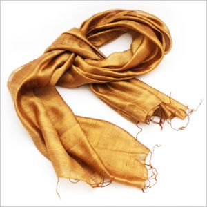 How to Wear Gold Scarf: Best 15 Eye Catching & Cheerful Outfits for Women