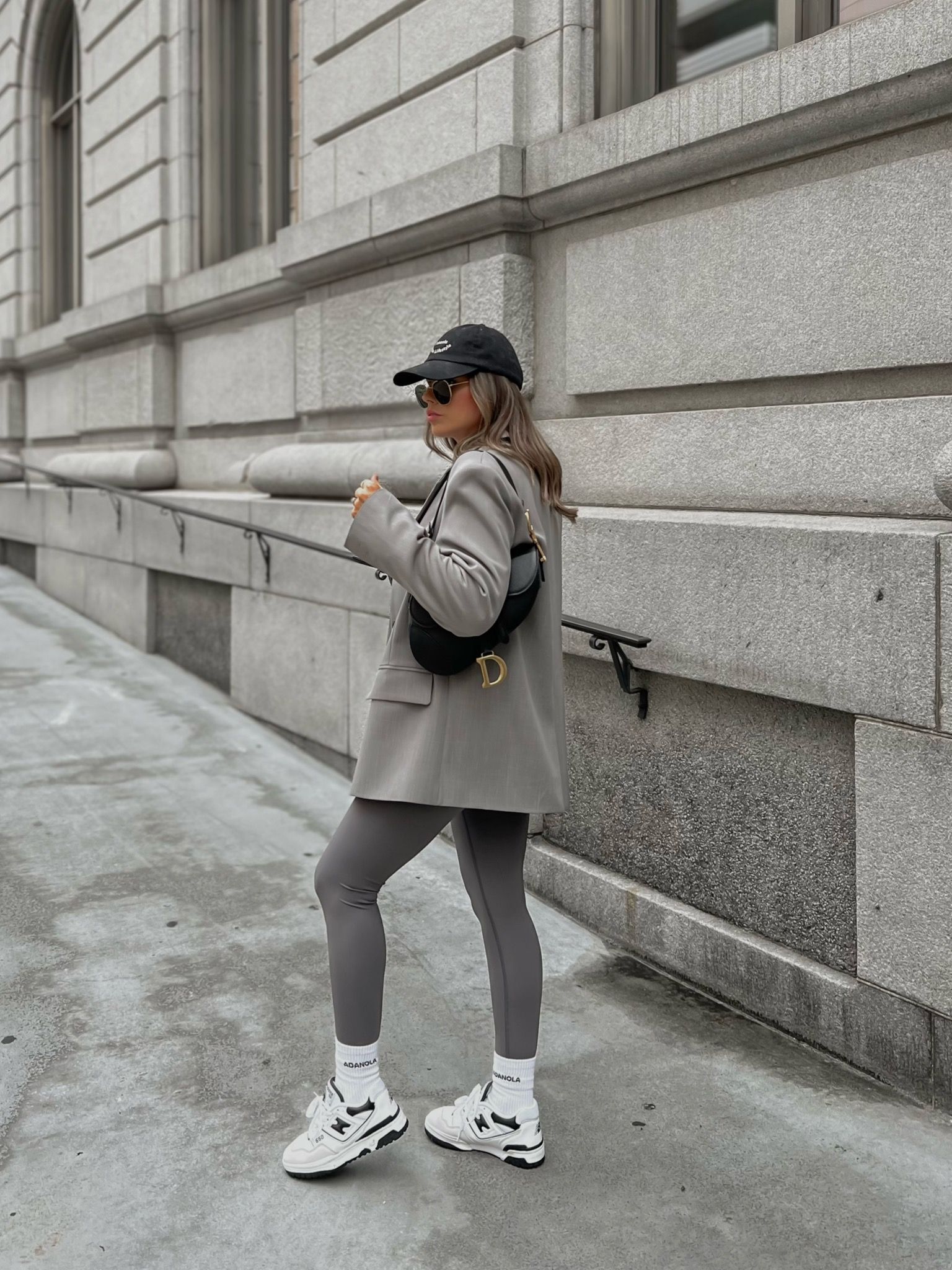 How to Wear Grey Leggings: Best 15 Cozy & Slimming Outfit Ideas for Women