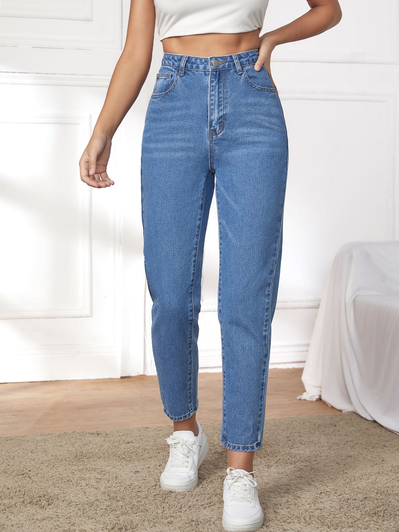 Why High Waisted Mom Jeans Are Back in
Style