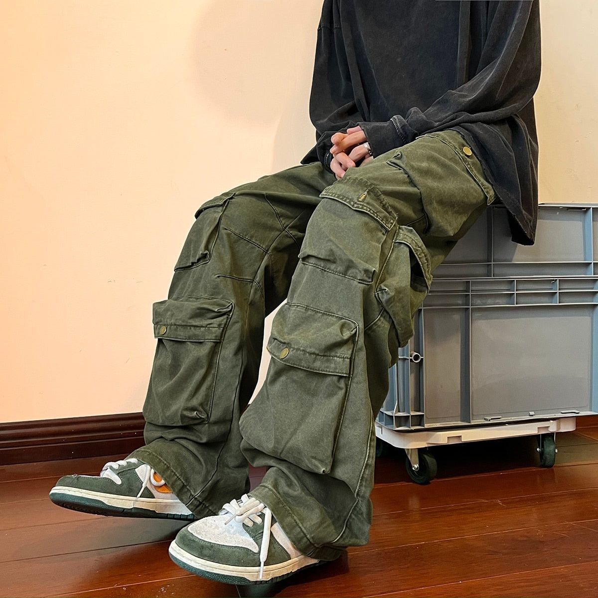 The Ultimate Guide to Men’s Cargo Pants:
A Stylish and Functional Wardrobe Essential