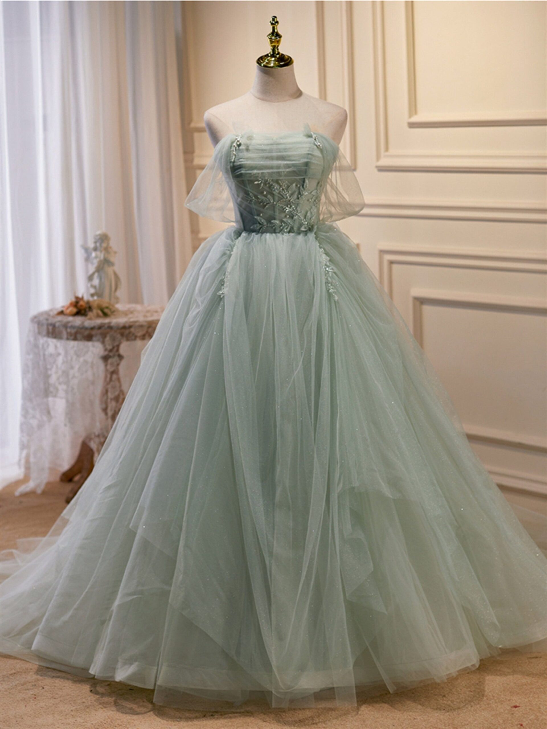 Stunning Mint Green Prom Dresses for a
Dreamy Look