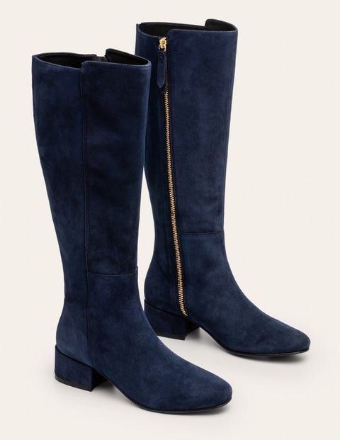 Stylish Ways to Wear Navy Blue Boots This
Season